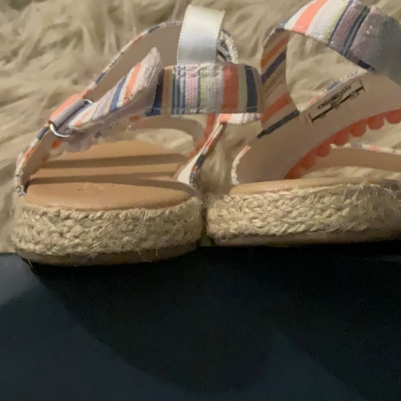 Oshkosh toddler girl espadrilles sandals. Size 10 - Picture 5 of 8